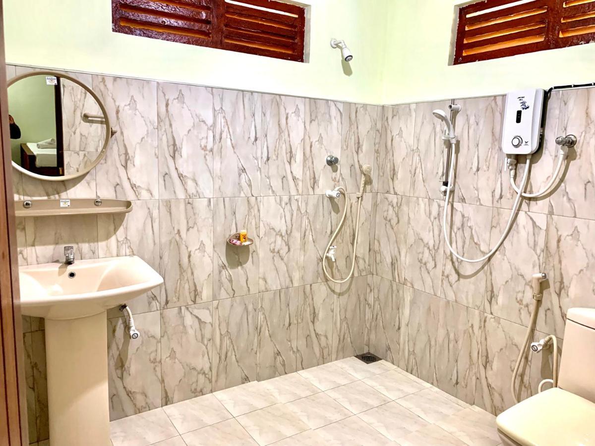 Walawa Blue Sapphire Hotel Udawalawe Ngoại thất bức ảnh