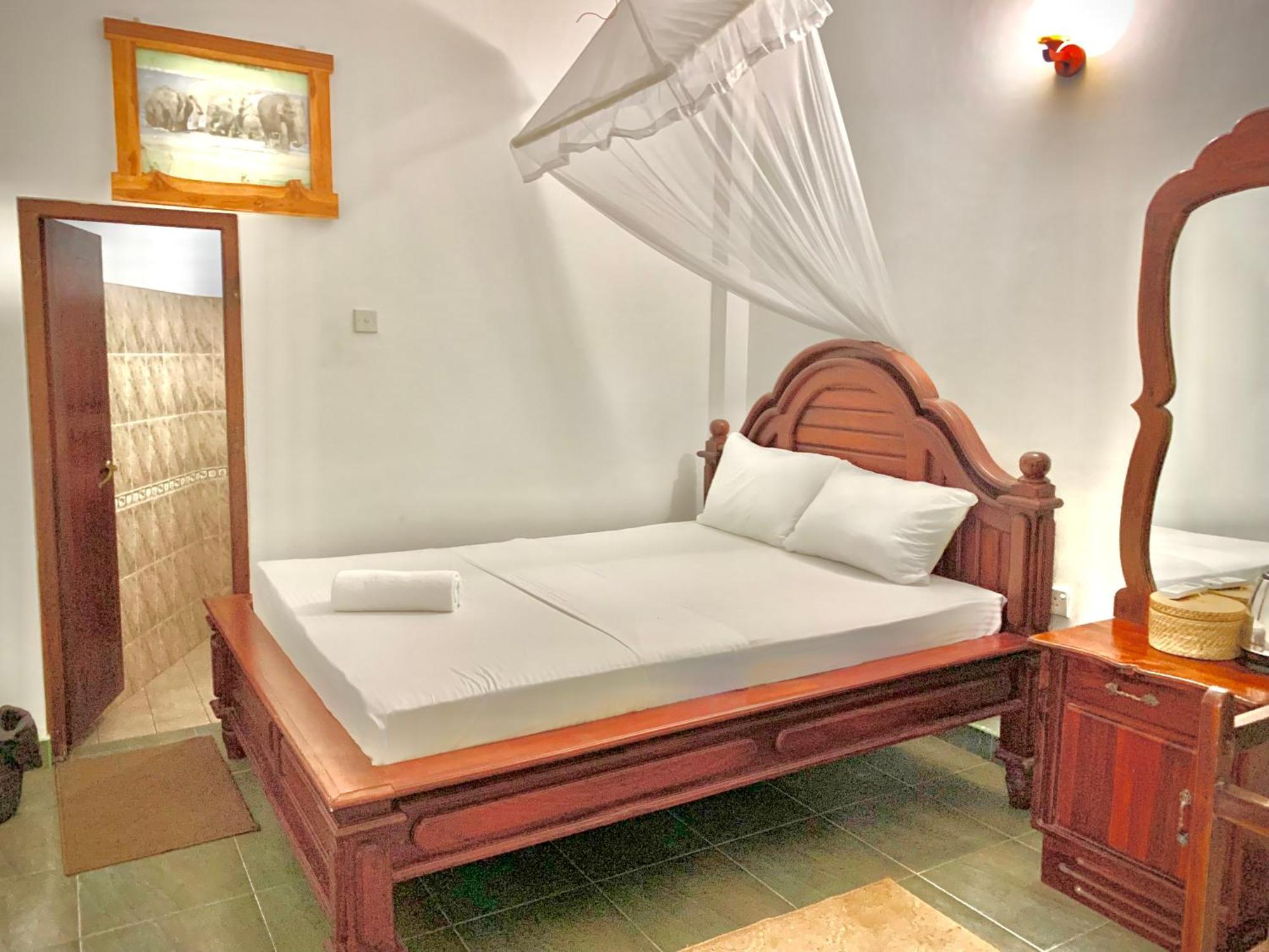 Walawa Blue Sapphire Hotel Udawalawe Ngoại thất bức ảnh