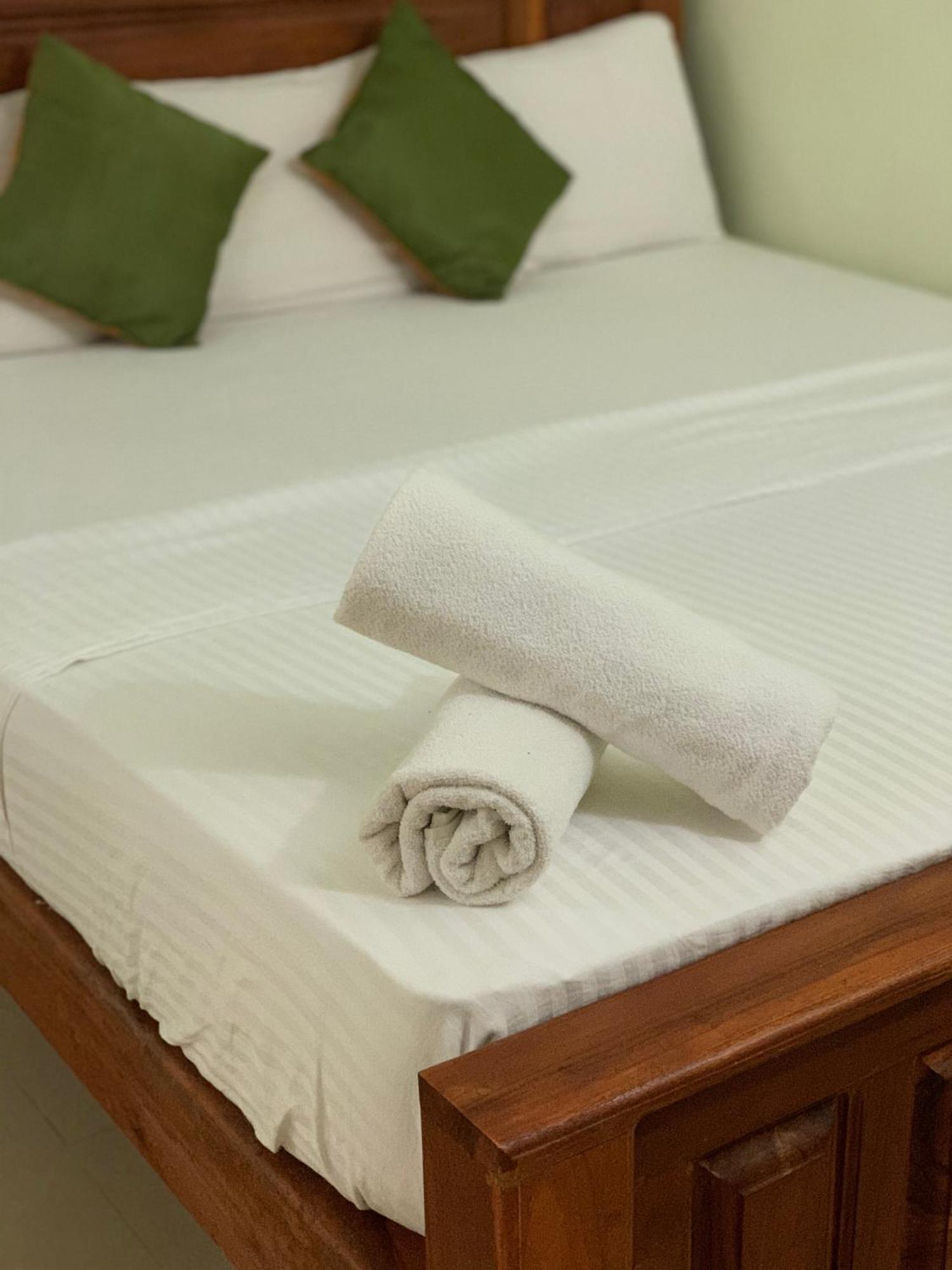 Walawa Blue Sapphire Hotel Udawalawe Ngoại thất bức ảnh