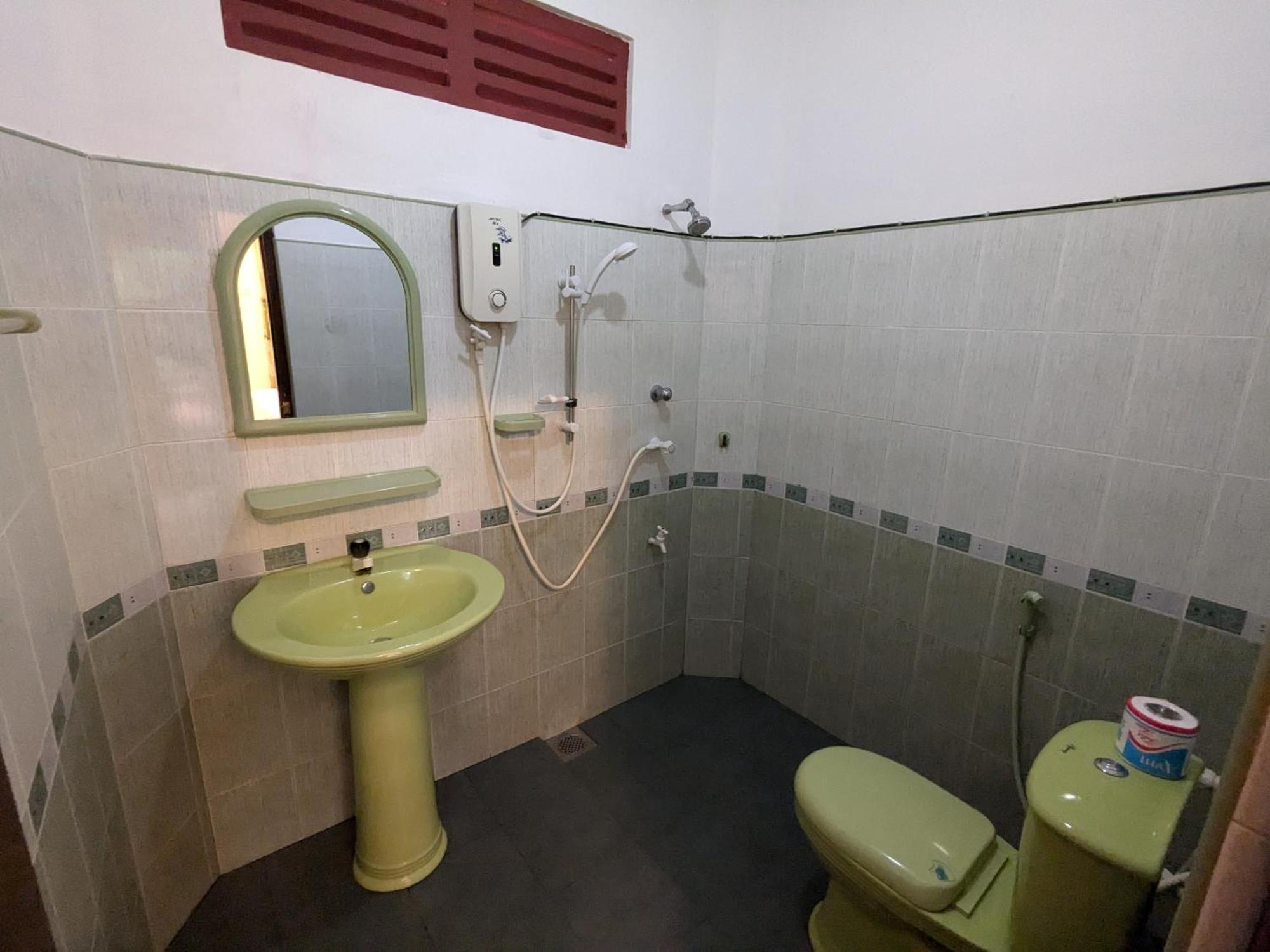 Walawa Blue Sapphire Hotel Udawalawe Ngoại thất bức ảnh