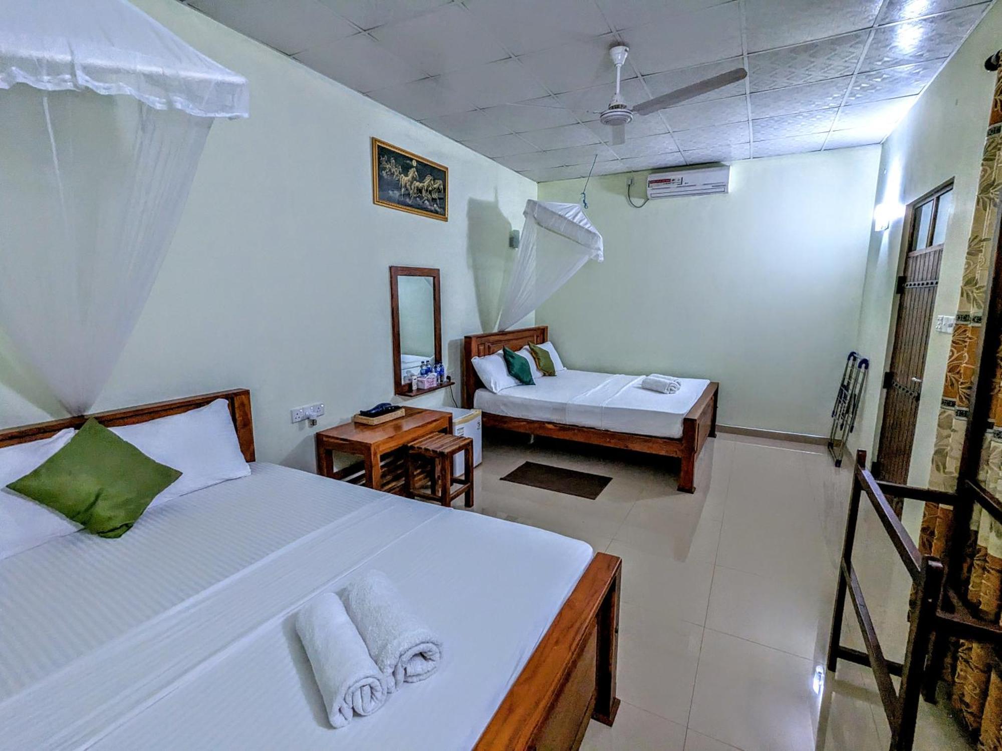 Walawa Blue Sapphire Hotel Udawalawe Ngoại thất bức ảnh